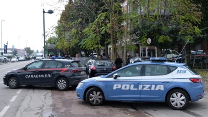 w05-112835policeitaly800