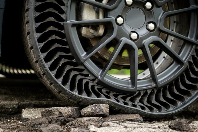 michelin-uptis-(3)_77761_366799_type15016